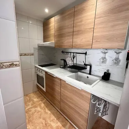 Cozy 5 Mins To Beach Апартаменты Торевьиа